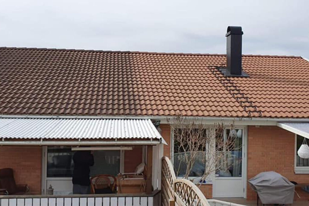 Påväxt kan försämra takets egenskaper. Anlita taktvätt skåne för att få bort mossa på taket.